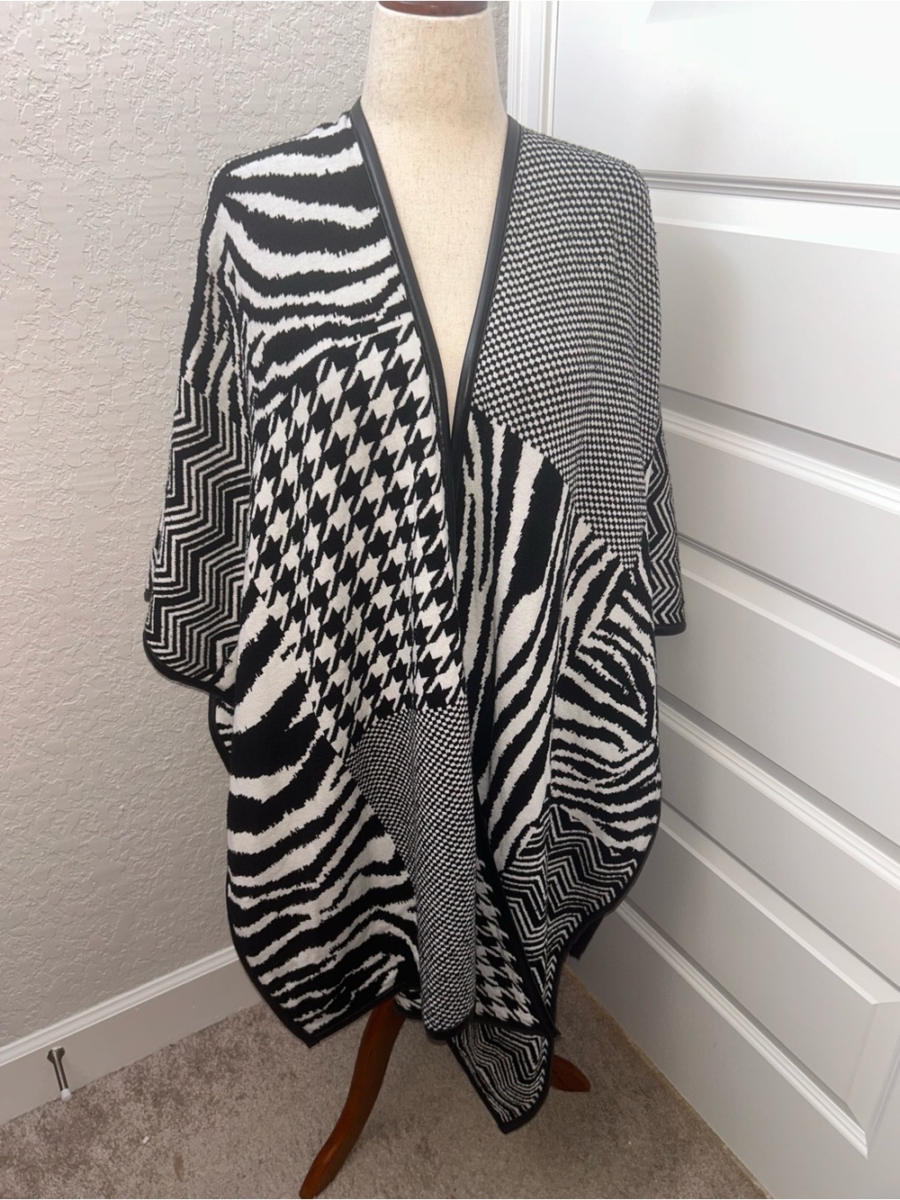 Chico’s Ruana Zebra Mix Print Shawl Wrap Chicos